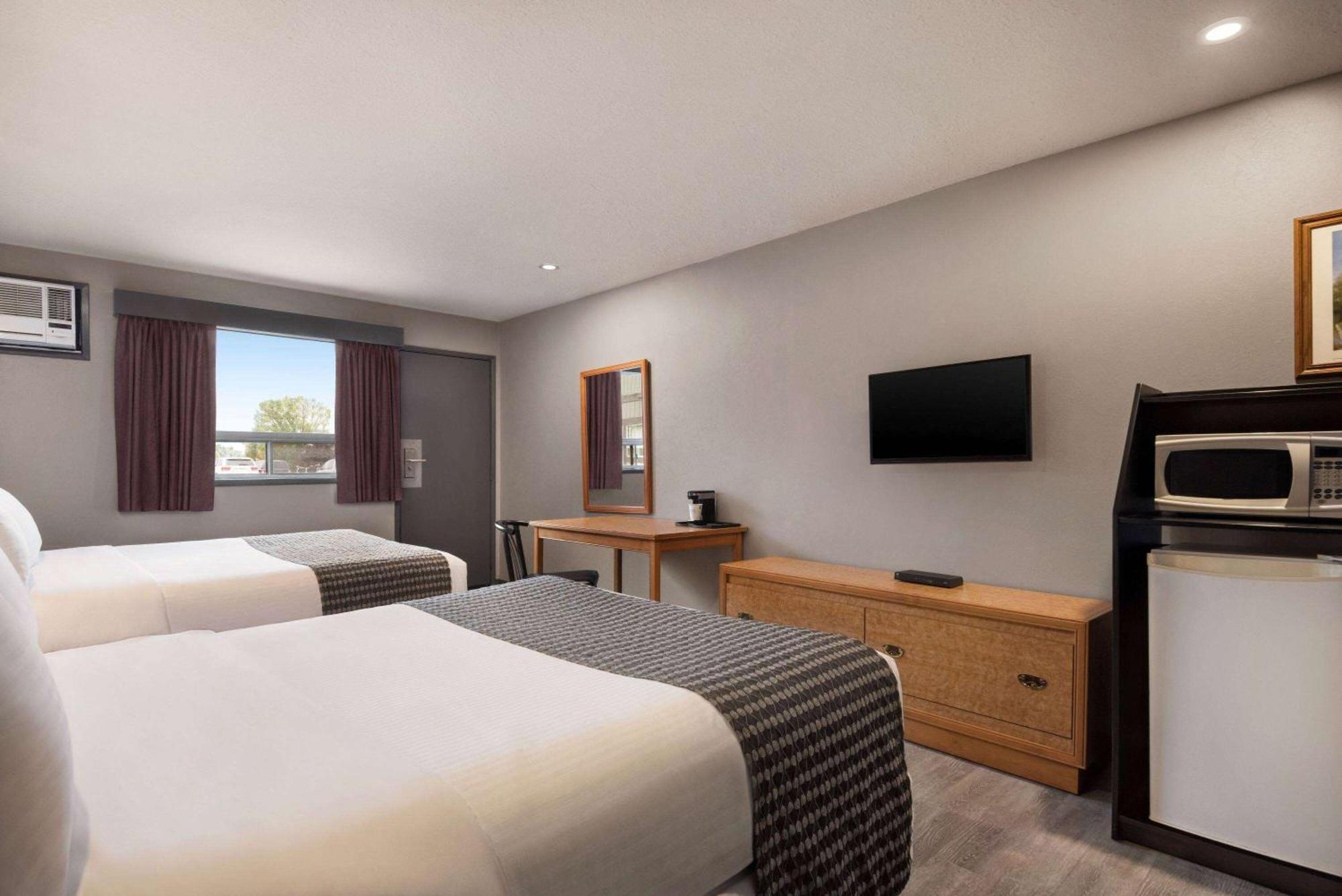 Travelodge By Wyndham Brandon Kültér fotó