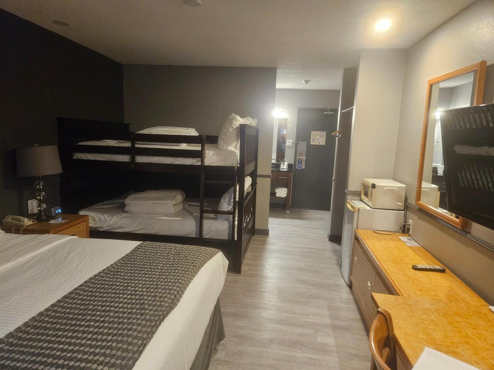 Travelodge By Wyndham Brandon Kültér fotó