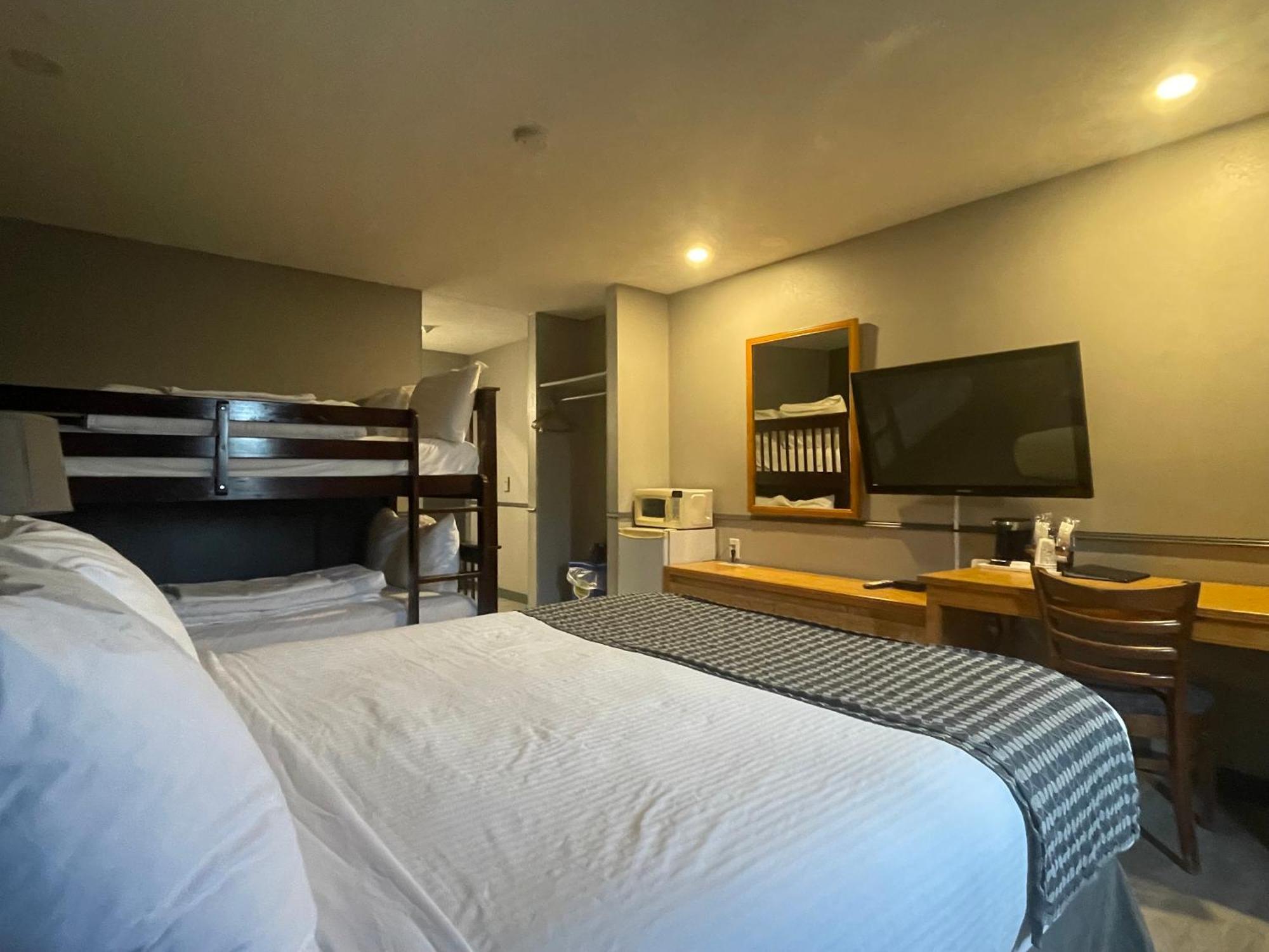 Travelodge By Wyndham Brandon Kültér fotó